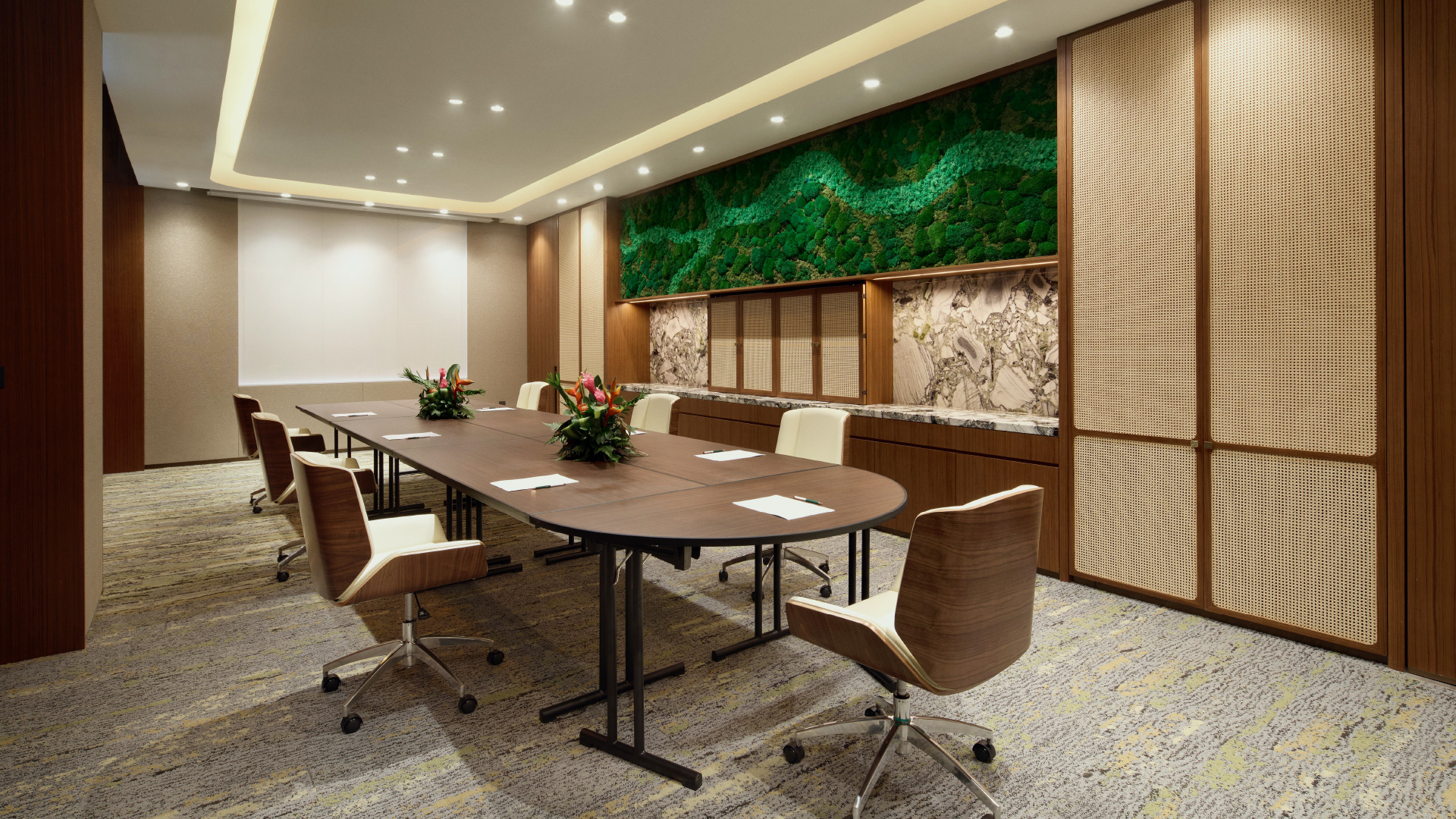 Transform your corporate meetings into unforgettable experiences with our state-of-the-art meeting rooms nestled within the lush greenery of Mandai Rainforest Resort by Banyan Tree.